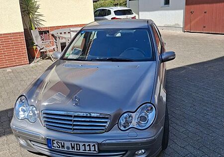 Mercedes-Benz 220