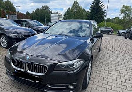 BMW 520d xDrive Touring A Luxury Line Luxury Line