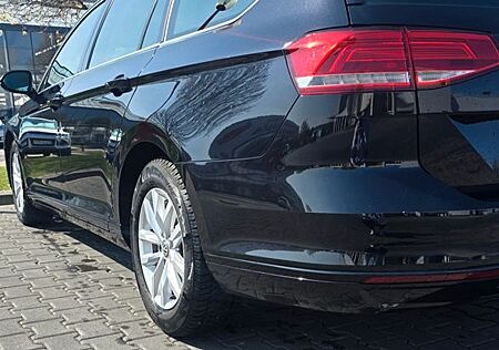 VW Passat Variant Volkswagen 2.0 TDI SCR DSG Comfortline V...