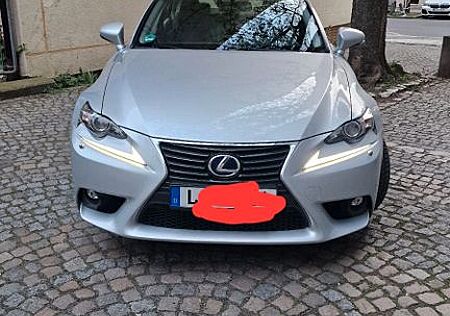 Lexus IS 300 2.5 300h Automatik -