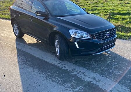 Volvo XC 60 Momentum D4 / Geartronic / AHK / Nav