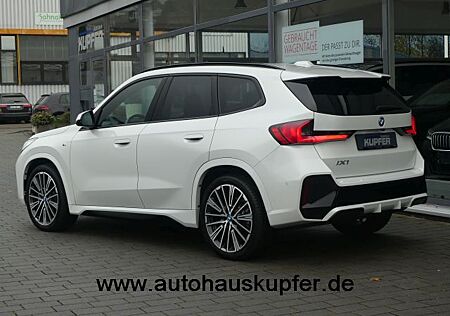 BMW iX1 xDrive30 Sportpak.AHK*ACC°el.Sitze*20"-360°