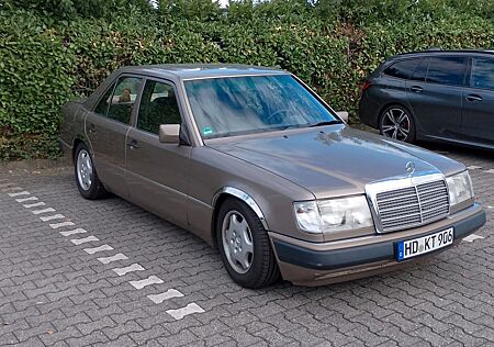 Mercedes-Benz 230