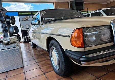 Mercedes-Benz 240 240D W123* SCHIEBEDACH/ TÜV+AU & INSPEK. NEU!!!