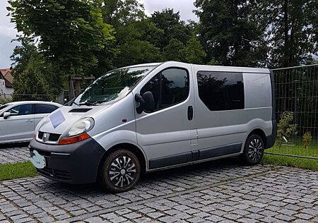 Renault Trafic Camper / Transporter m. Zubehör
