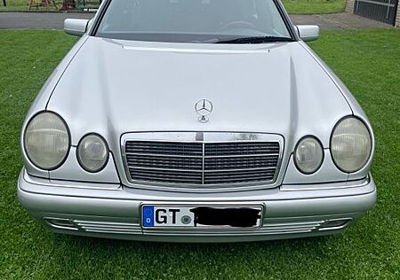 Mercedes-Benz E 200 T CLASSIC Classic