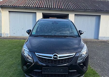 Opel Zafira Tourer 2.0 BiTurbo CDTI (2013)