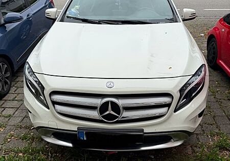 Mercedes-Benz GLA 180 SCORE! SCORE!