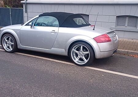 Audi TT Roadster 1.8T quattro 165 kW -