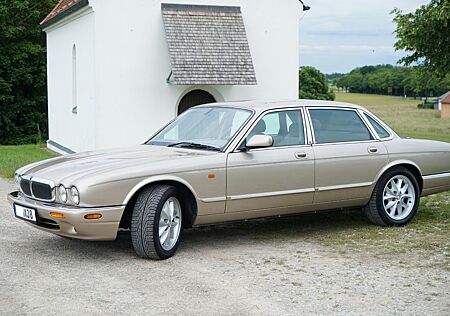 Jaguar XJ8 3.2 Bj 2001 erst 79500km Sammler deutsch