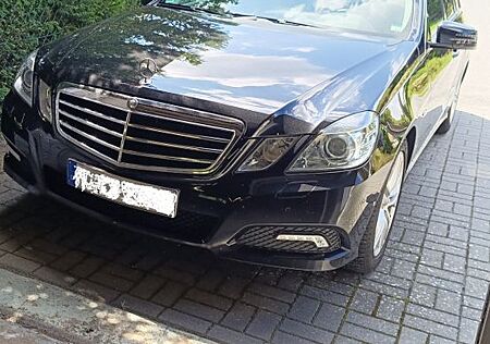 Mercedes-Benz E 200 CGI T BlueAvantgarde