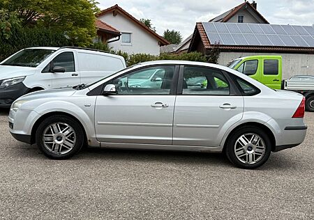 Ford Focus Lim. Ghia-2.0-Alu-Klima