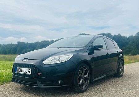 Ford Focus 2,0 EcoBoost ST Leder-Sport-Paket ST