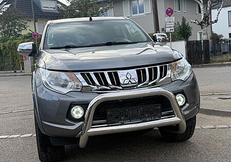 Mitsubishi L200 4-Türer Frontbügel Unfallfrei AHK Navi 4x4