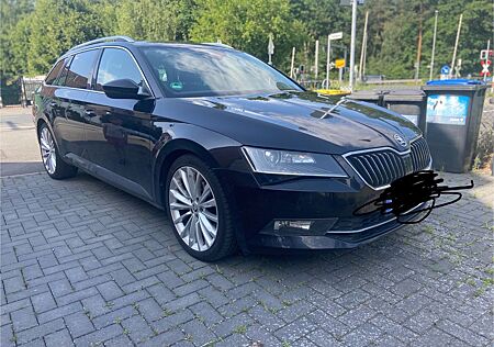Skoda Superb 2.0 TDI Vollausstattung SHZ / AHK / Xenon