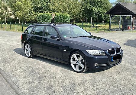 BMW 318i Touring - XENON*PANO*Aut.*AHK*19 Zoll*NAVI