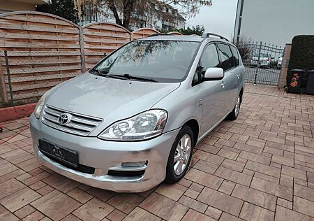 Toyota Avensis Verso D-4D-7 Sitze