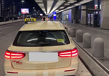 Mercedes-Benz E 200 E 200d T. - Scheckheftgepflegt mit Taxi Paket