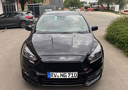 Ford Focus 2,0 EcoBoost ST Leder-Sport-Paket ST