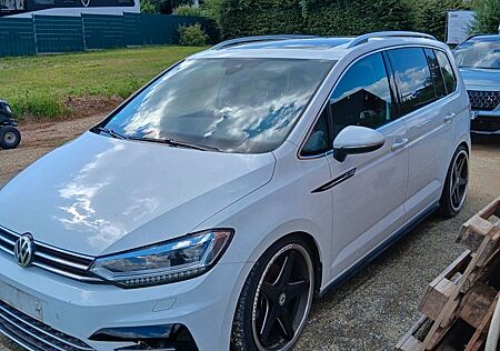 VW Touran Volkswagen 2.0 TDI 140kW DSG R-line