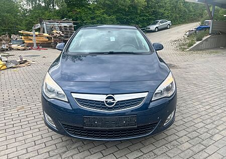 Opel Astra J Lim. 5-trg. Design Edition
