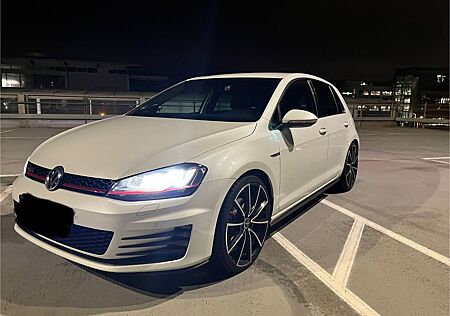 VW Golf Volkswagen 2.0 TSI DSG BMT GTI GTI