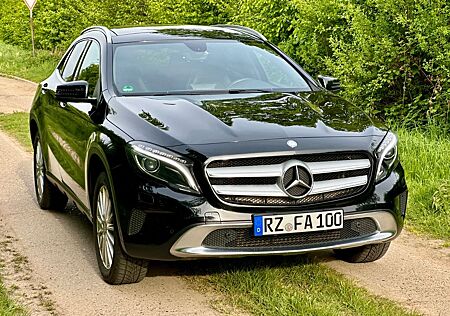 Mercedes-Benz GLA 200 - Automatik - Panorama - Garagenwagen