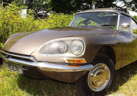 Citroën DS "Göttin" - "himmlisch" und sogar mit Faltdach