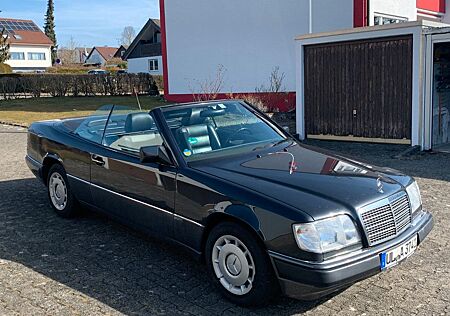Mercedes-Benz E 220 TÜV Neu - Cabriolet Oldtimer