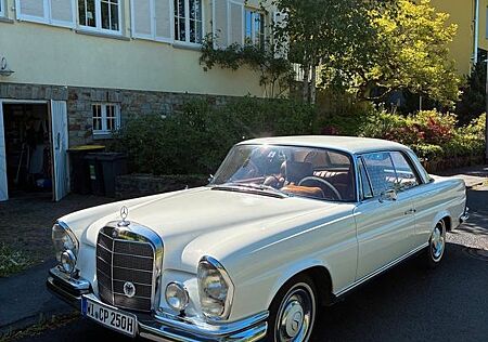 Mercedes-Benz 250 SE Coupé
