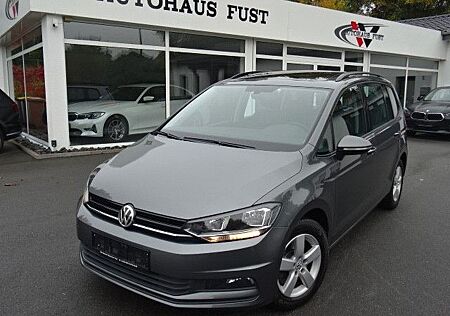 VW Touran Volkswagen 1.6TDI 7SITZE,NAVI,AUTOM,PANORAMA,1HAND