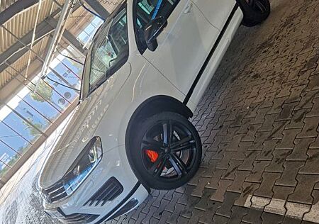 VW Touareg Volkswagen 3.0 V6 R-Line