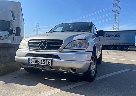 Mercedes-Benz ML 320 -