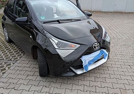 Toyota Aygo (X) Aygo (X) 1,0-l-VVT-i x-play x-play