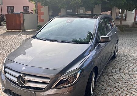 Mercedes-Benz B 200 BlueEFFICIENCY Edition