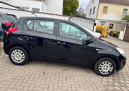Hyundai i20 gebraucht kaufen Hyundai i20 FIFA WM Edition/TÜV§INSPEKTIONNEU