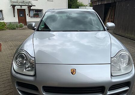 Porsche Cayenne - -
