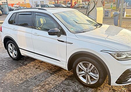 VW Tiguan Volkswagen 2.0 TDI SCR 147kW DSG 4MOTION R-Line ...