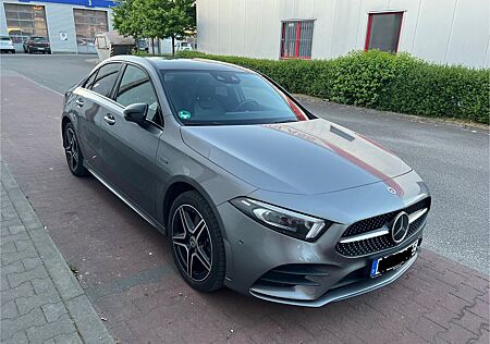 Mercedes-Benz A 250 A250e, AMG Line, Burmester, Panorama, Multibeam