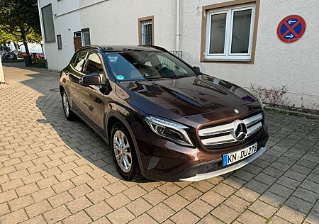 Mercedes-Benz GLA 220 CDI 4MATIC 58.000KM PARKASSIST SHZ TEMPOMT LEDER