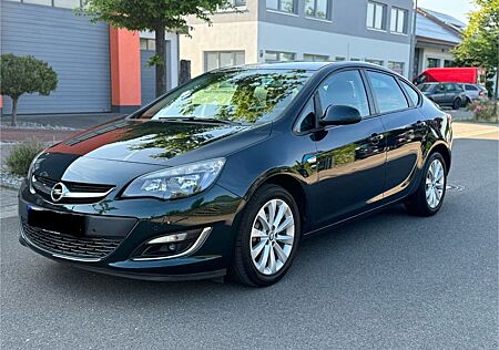 Opel Astra 1.4 Turbo/1. HAND/SCHECKHEFTGEPFLEGT/SR&WR