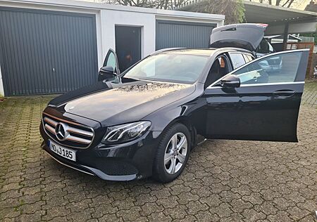 Mercedes-Benz E 220 d T Autom. -