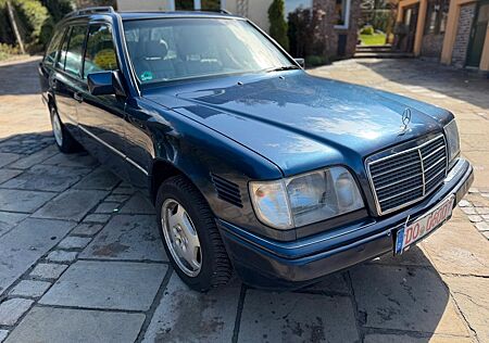 Mercedes-Benz 250 E250 D E-Schiebedach Klima W124