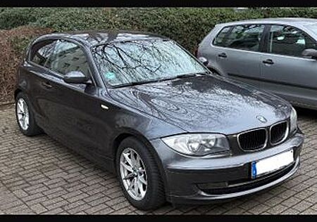 BMW 118d /Navi/Leder/Einparkhilfe/SHZ