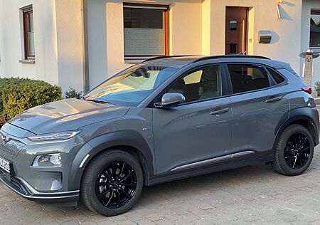 Hyundai Kona Elektro ELEKTRO 150kW Premium mit AHK