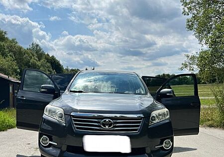 Toyota RAV 4 2,0 l 4x4, 1. Hand, Rentnerfzg., WinterRad