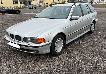 BMW 523i Touring -