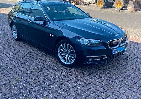 BMW 530d xDrive Touring A Luxury Line Luxury Line
