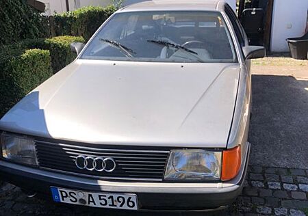 Audi 100