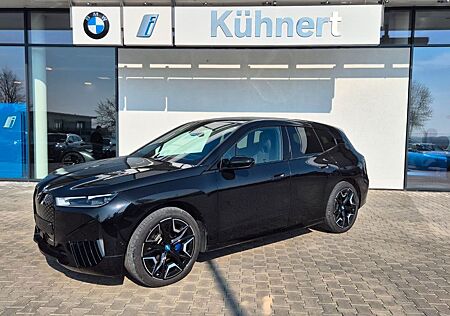 BMW iX xDrive40 Sportpaket/SpurA./StHzg /360°/AHK/HU